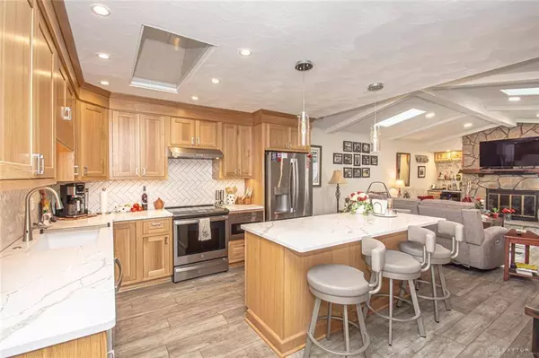 800 Pine Needles Drive, Dayton, OH 45458