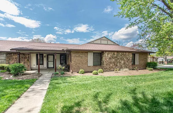 800 Pine Needles Dr, Washington Twp, OH 45458