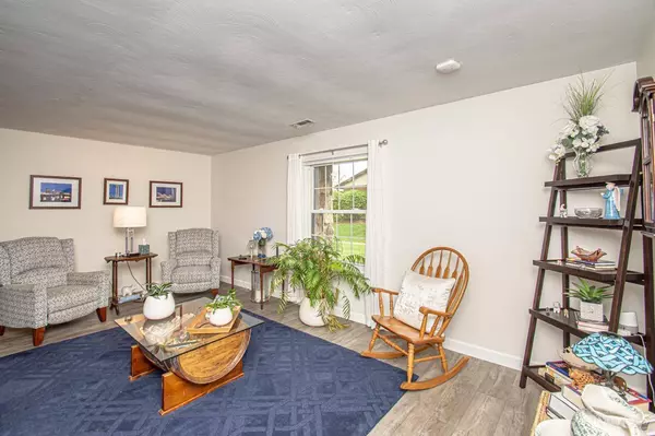 800 Pine Needles Dr, Washington Twp, OH 45458