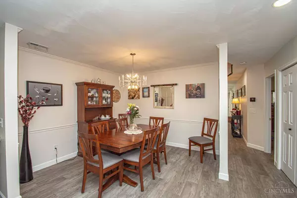 800 Pine Needles Dr, Washington Twp, OH 45458