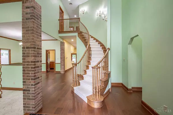 4901 Oakview Dr, Middletown, OH 45042