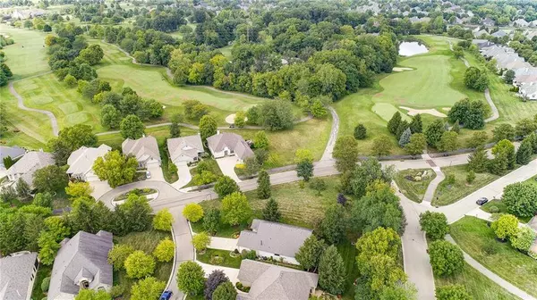 1016 Greenskeeper Way, Centerville, OH 45458