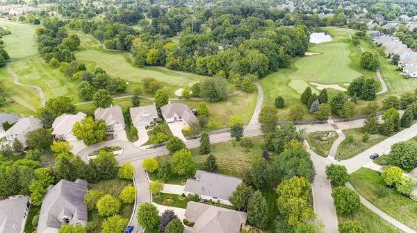 1016 Greenskeeper Way, Centerville, OH 45458