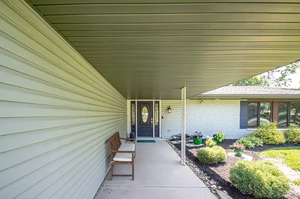 8052 Paragon Rd, Washington Twp, OH 45458