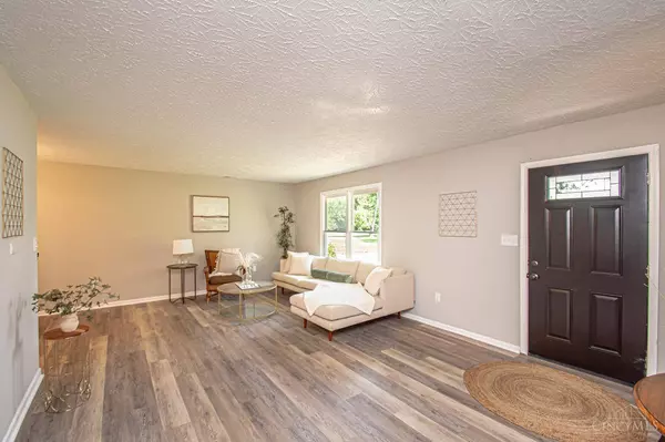 45 Long Dr, Lakengren, OH 45320