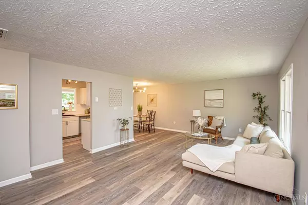 45 Long Dr, Lakengren, OH 45320