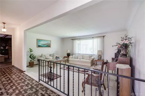 2341 S Old Oaks Drive, Beavercreek, OH 45431