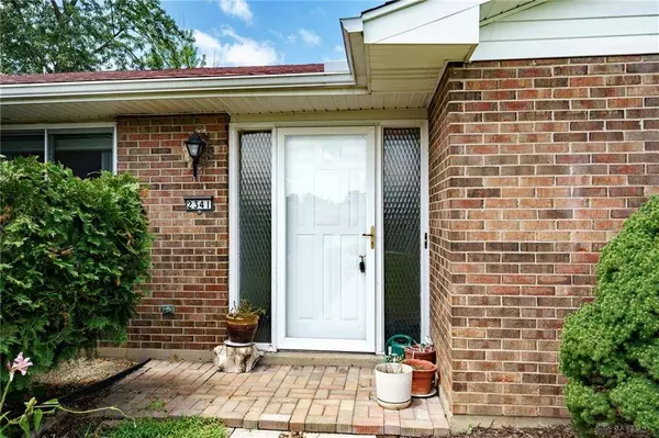 2341 S Old Oaks Drive, Beavercreek, OH 45431