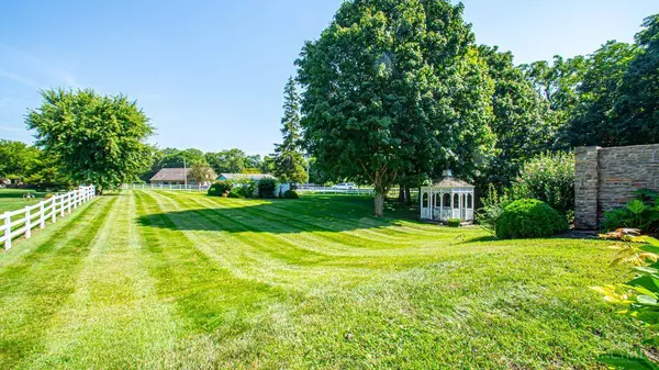 101 Sunrise Cir, Eaton, OH 45320