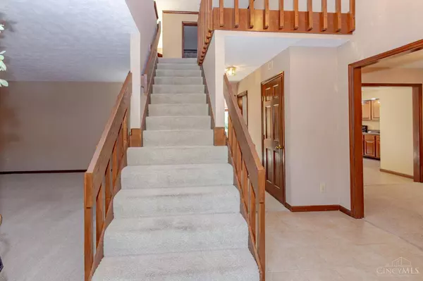 7128 Hartcrest Ln, Dayton, OH 45459