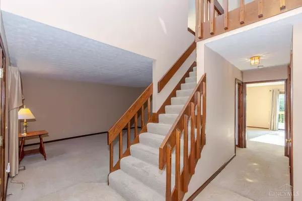 7128 Hartcrest Ln, Dayton, OH 45459