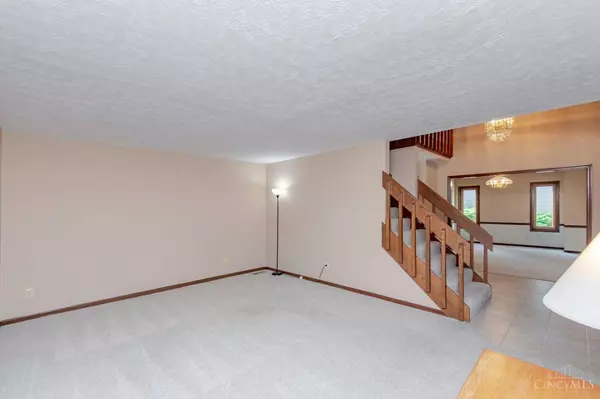 7128 Hartcrest Ln, Dayton, OH 45459