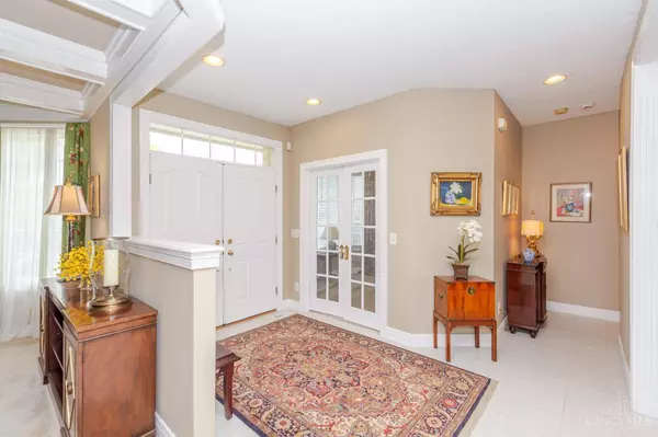 1267 Club View Dr, Centerville, OH 45458