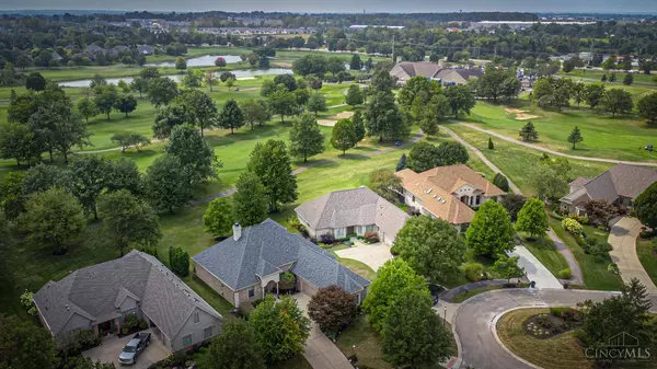 1267 Club View Dr, Centerville, OH 45458