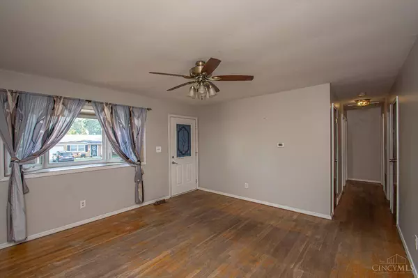 354 Ellenwood Dr, West Carrollton, OH 45449