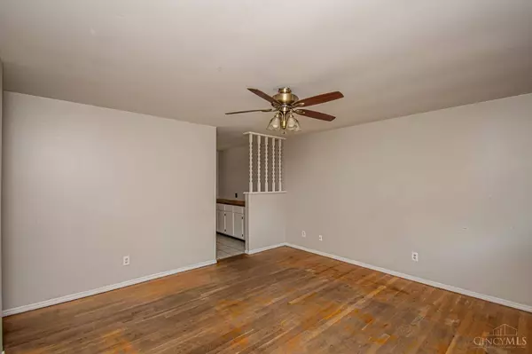 354 Ellenwood Dr, West Carrollton, OH 45449