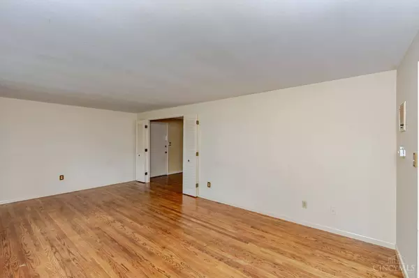 654 Sartell Dr, Fairborn, OH 45324