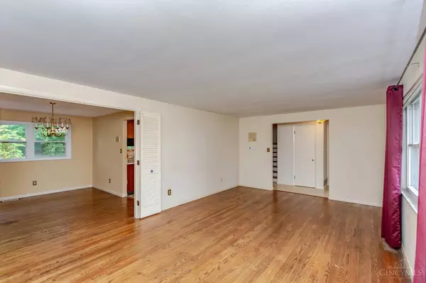 654 Sartell Dr, Fairborn, OH 45324