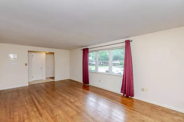 654 Sartell Dr, Fairborn, OH 45324