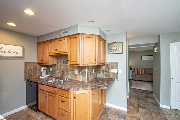 1394 Crown Point Ct, Beavercreek, OH 45434