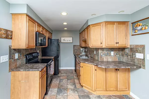 1394 Crown Point Ct, Beavercreek, OH 45434