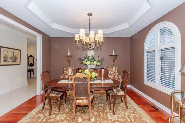 1053 Charter Pl, Centerville, OH 45458