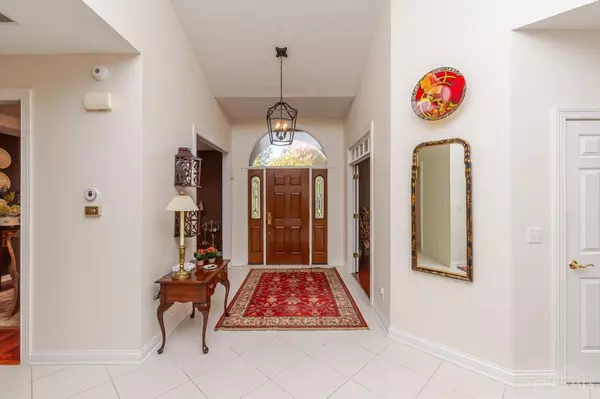 1053 Charter Pl, Centerville, OH 45458