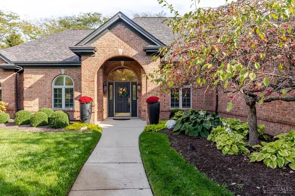 1053 Charter Pl, Centerville, OH 45458