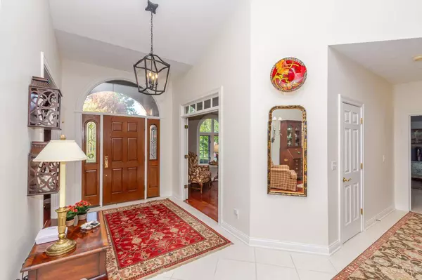 1053 Charter Pl, Centerville, OH 45458