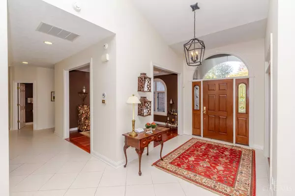 1053 Charter Pl, Centerville, OH 45458