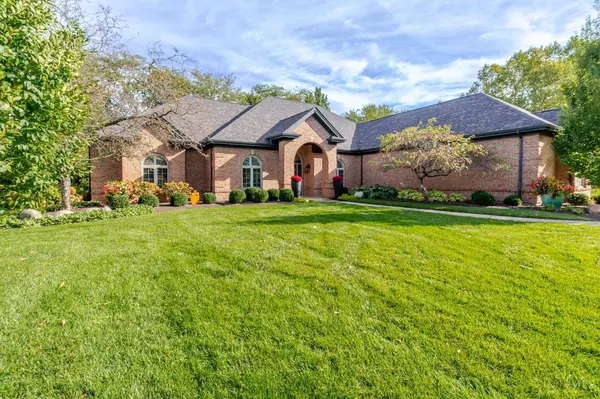 1053 Charter Pl, Centerville, OH 45458