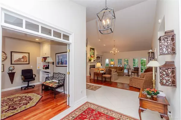 1053 Charter Place, Centerville, OH 45458