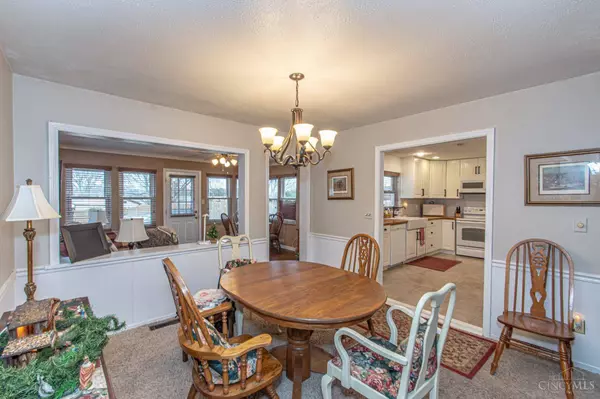 1105 Chateau Dr, Kettering, OH 45429