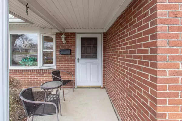 1105 Chateau Dr, Kettering, OH 45429