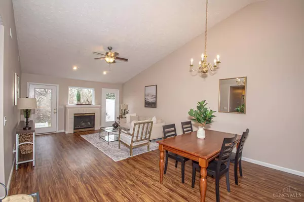 220 Elmwood Dr, Springboro, OH 45066