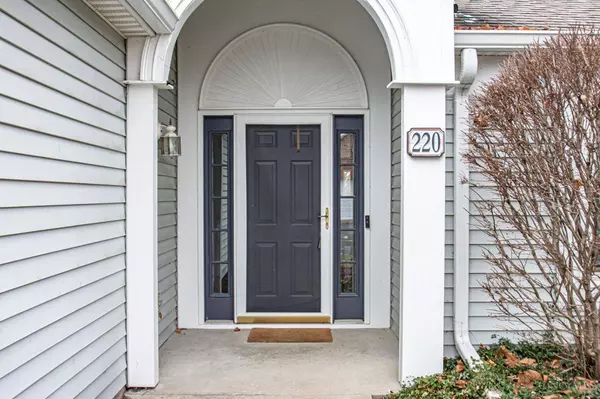 220 Elmwood Dr, Springboro, OH 45066