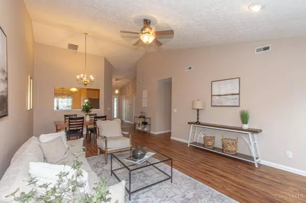 220 Elmwood Dr, Springboro, OH 45066