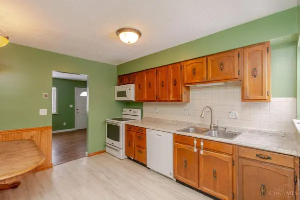 38 Lindway Dr, Fairborn, OH 45324