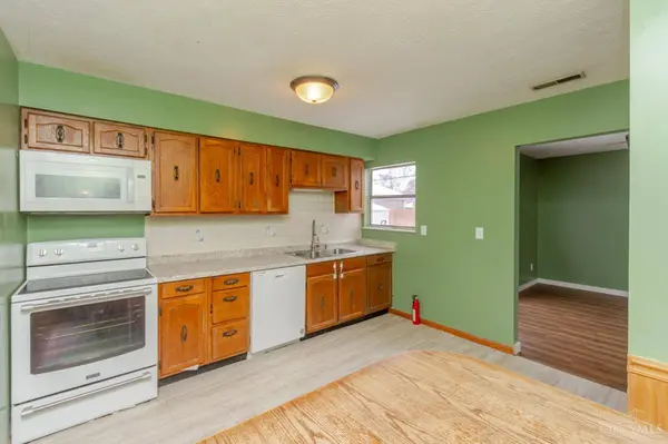 38 Lindway Dr, Fairborn, OH 45324