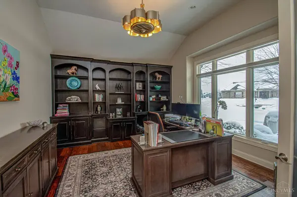 9428 Old Bridge Dr, Washington Twp, OH 45458