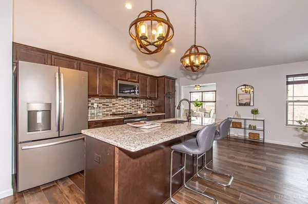 1242 Redbud Cir, Germantown, OH 45327