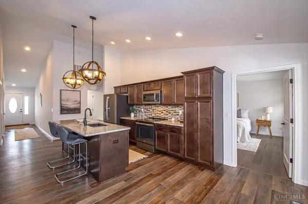 1242 Redbud Cir, Germantown, OH 45327