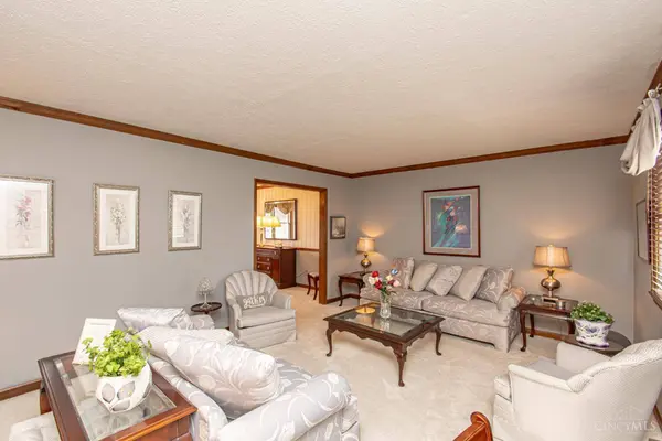 471 Roselake Dr, Centerville, OH 45458