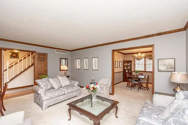 471 Roselake Dr, Centerville, OH 45458