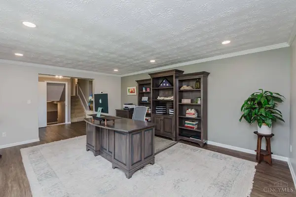 9043 Academy View Ct, Washington Twp, OH 45458