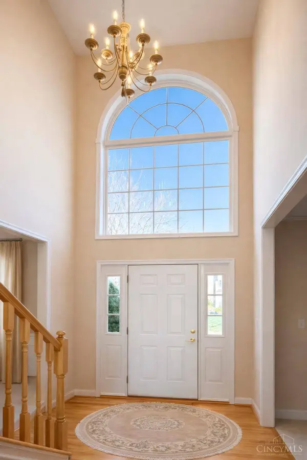 9741 Olde Georgetown Way, Centerville, OH 45458