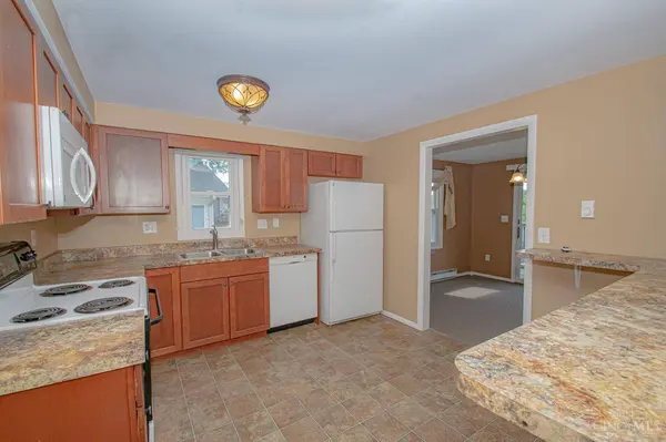 693 Lakengren Dr, Lakengren, OH 45320