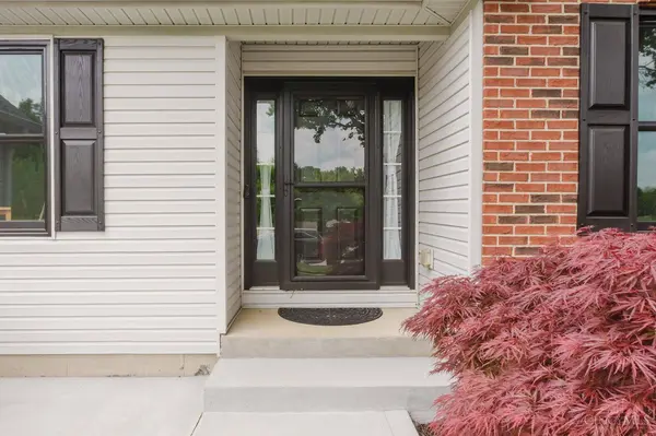 4492 Longmeadow Ln, Beavercreek, OH 45430