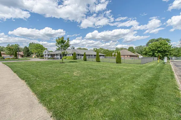 1908 N Lakeman Dr, Bellbrook, OH 45305