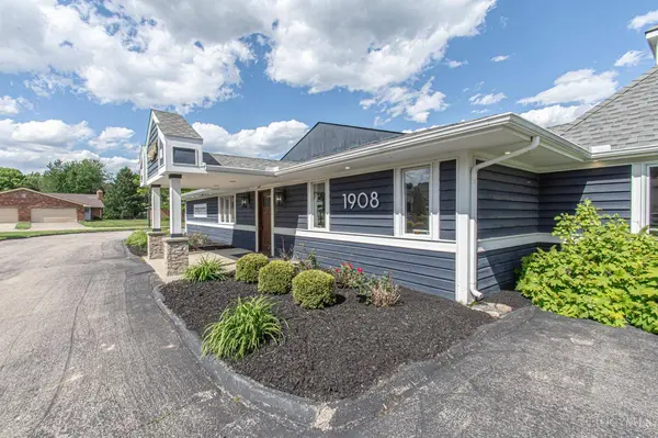 1908 N Lakeman Dr, Bellbrook, OH 45305